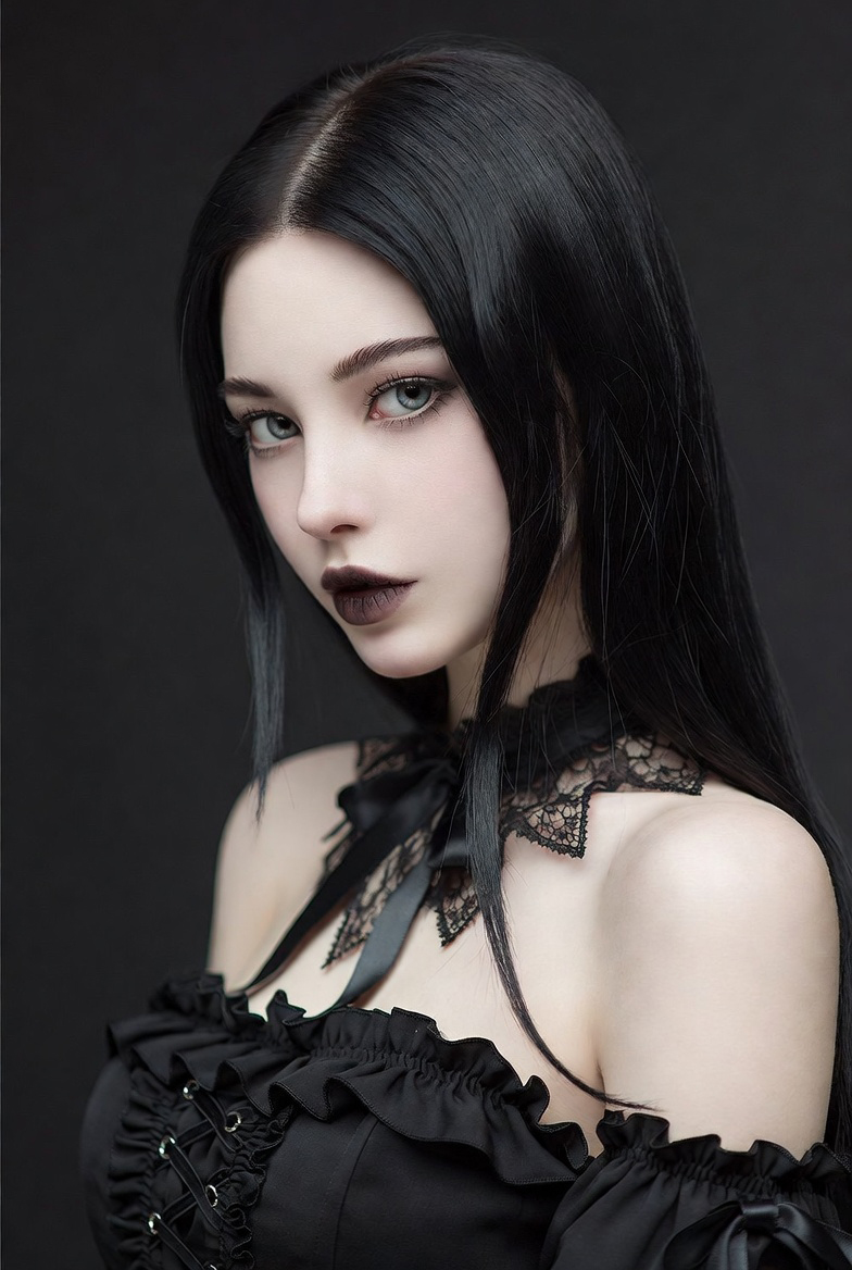Basic Gothic Look 25 Gothic Makeup Ideas for a Dark and Alternative Aesthetic - Gotikah ♥